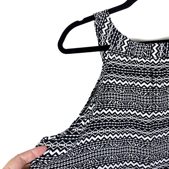 Unique Spectrum Black White Sleeveless Tank 2X - Picture 10 of 13